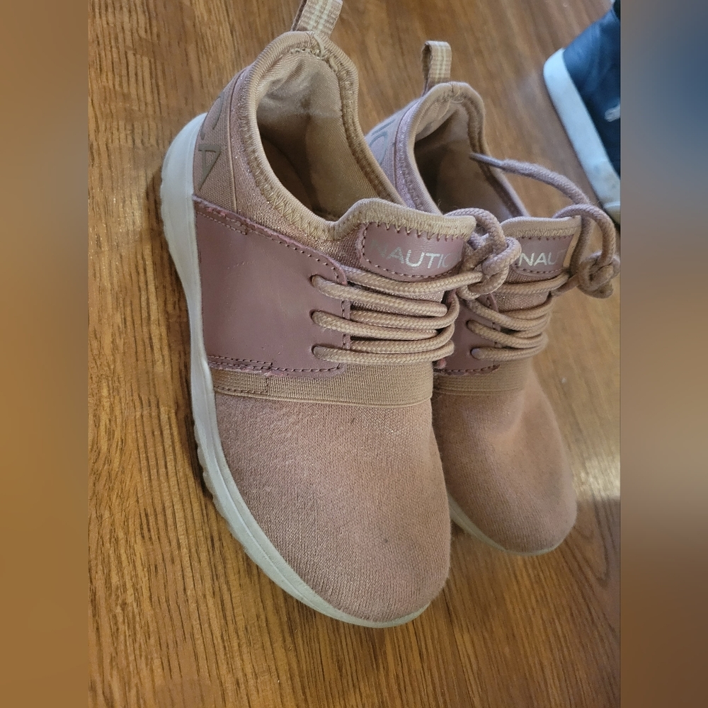 Girl Shoe Nautica